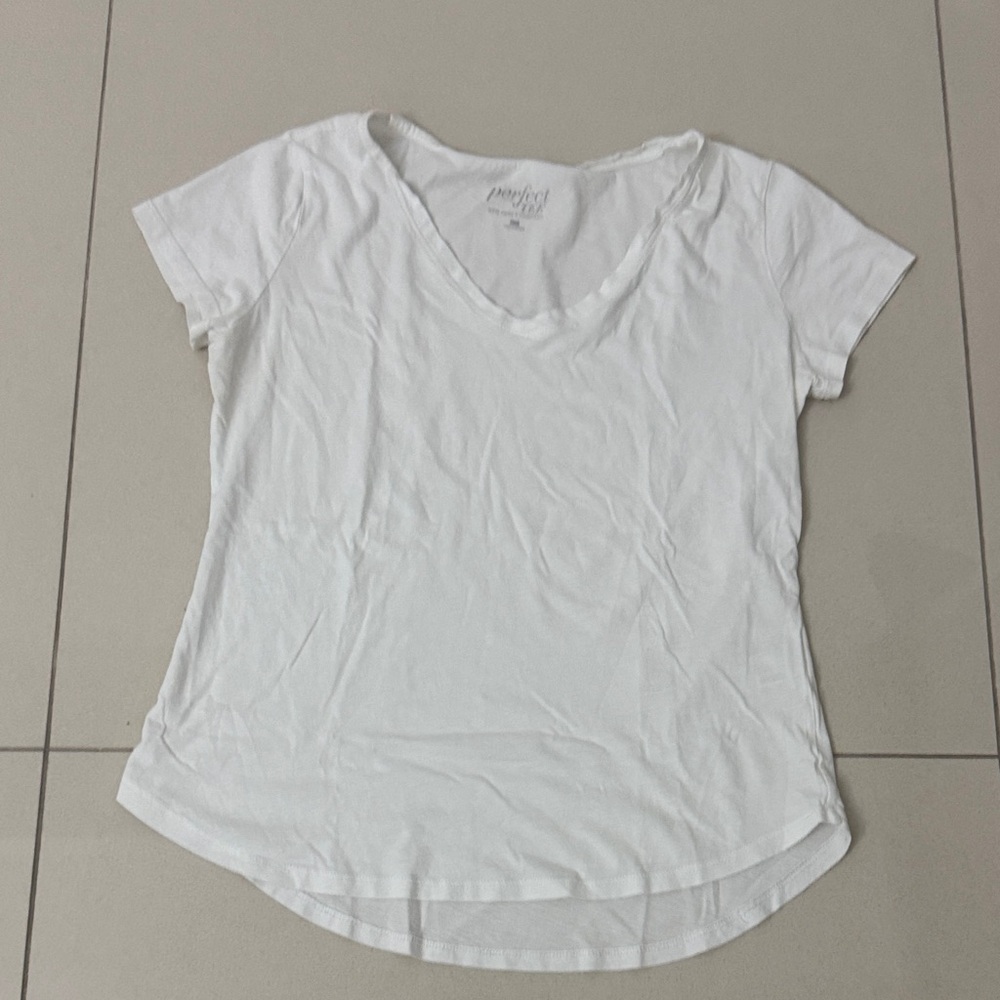 New York & Company White Short Sleeve Tee